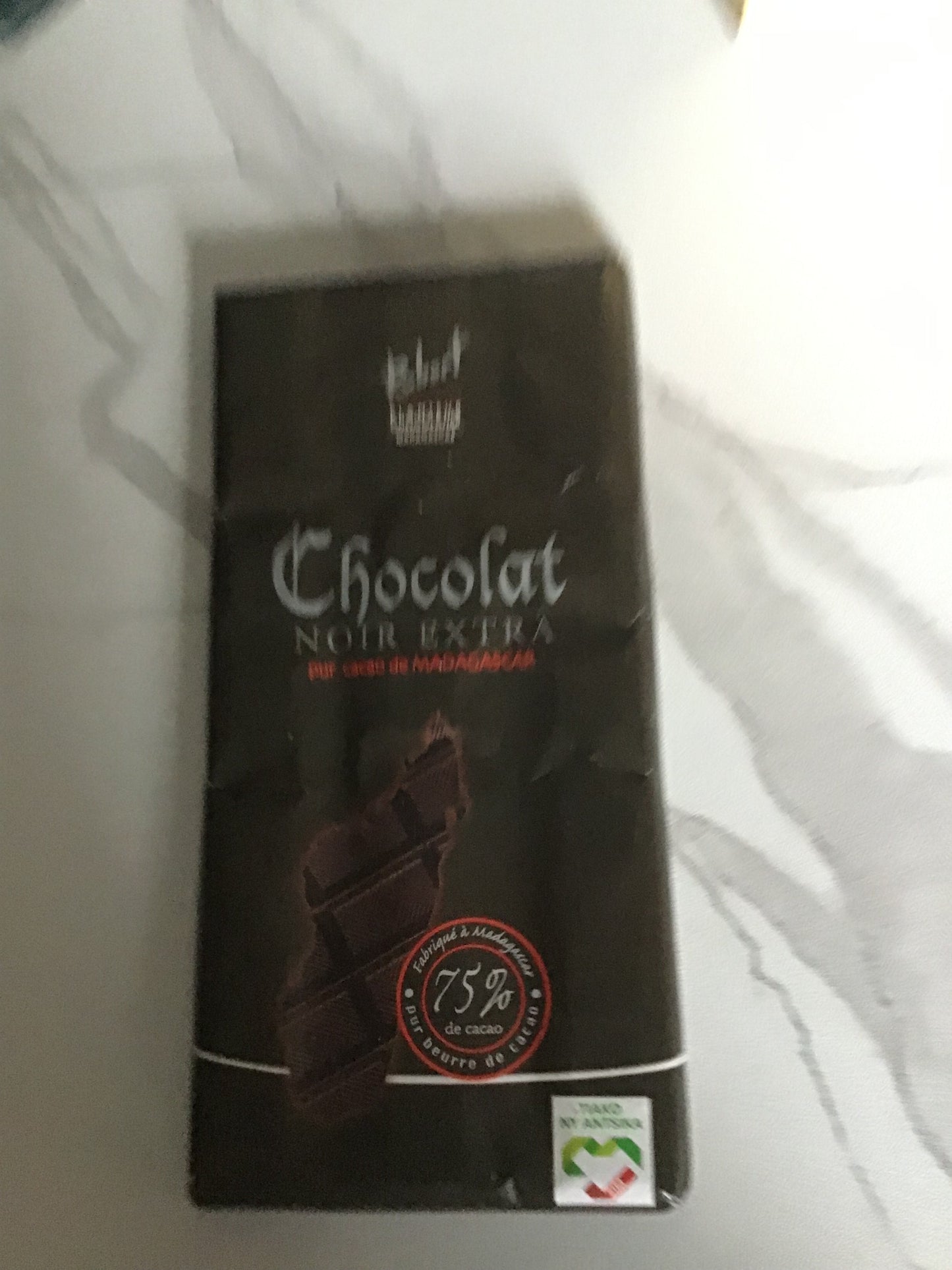 Tablette de chocolat noir extra pur de cacao de Madagascar 75%