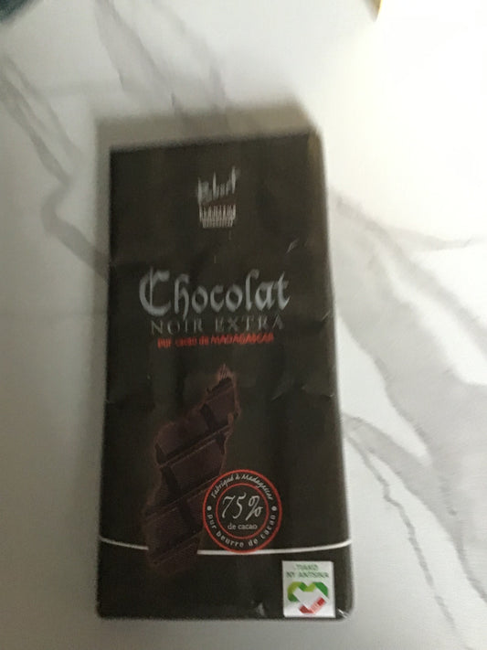 Tablette de chocolat noir extra  pur de cacao de Madagascar 75%